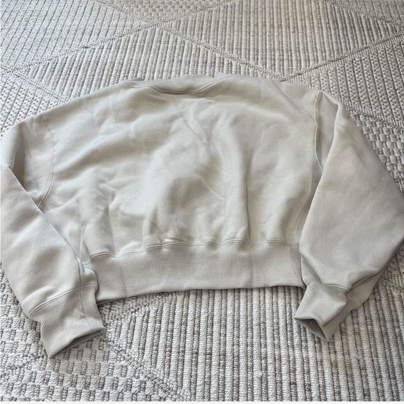 Nike Sportswear Phoenix Fleece Women's Cropped V-Neck Sweatshirt
Size: Large - Picture 5 of 5